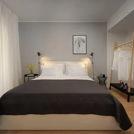Autumn Retreat Near With Private Garden & Parking & Shops Apartment Pula