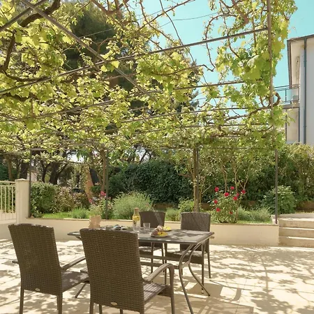Sea View 100m To Parking 3 Bedrooms Private Garden * פולה