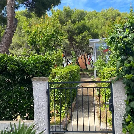 Apartmán Sea View Apartment Near Beach With Private Garden & Parking *
