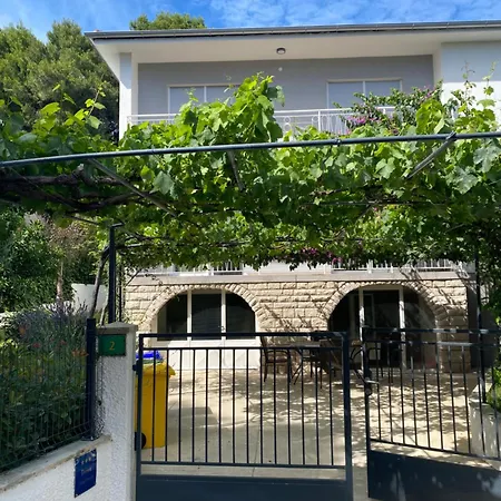 Max Apartment